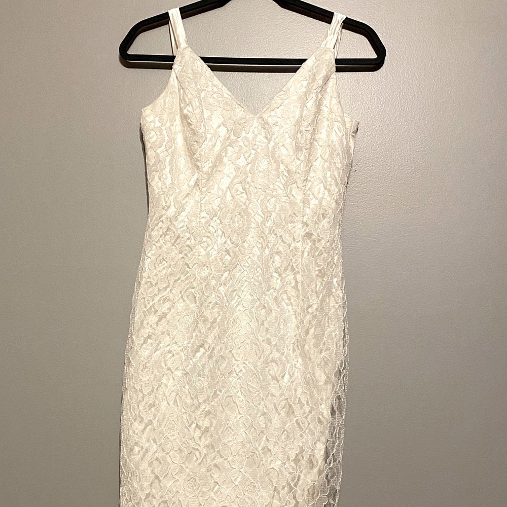 Lace fitted dress